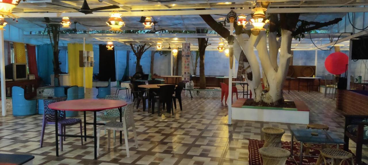 Woodpacker 2.0 Hostel Puducherry Buitenkant foto